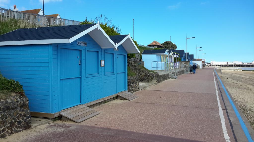 The Sandrock Clacton-on-Sea Extérieur photo