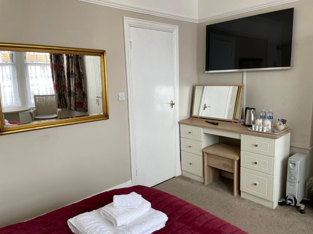 The Sandrock Clacton-on-Sea Extérieur photo