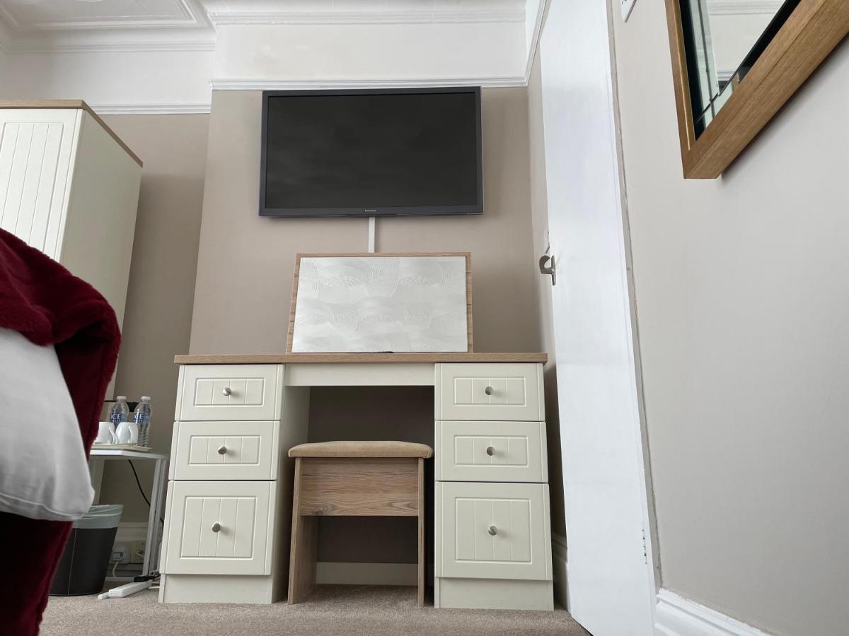 The Sandrock Clacton-on-Sea Extérieur photo