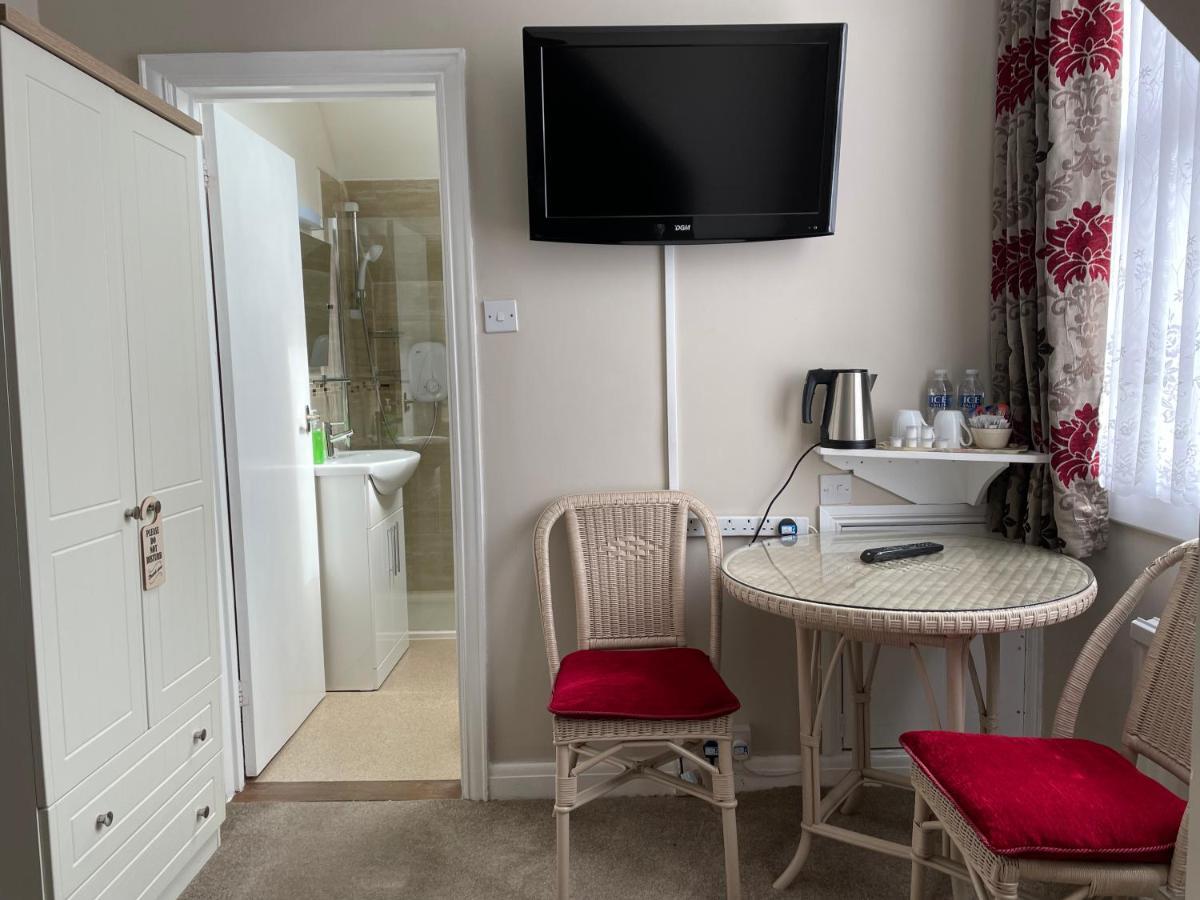 The Sandrock Clacton-on-Sea Extérieur photo