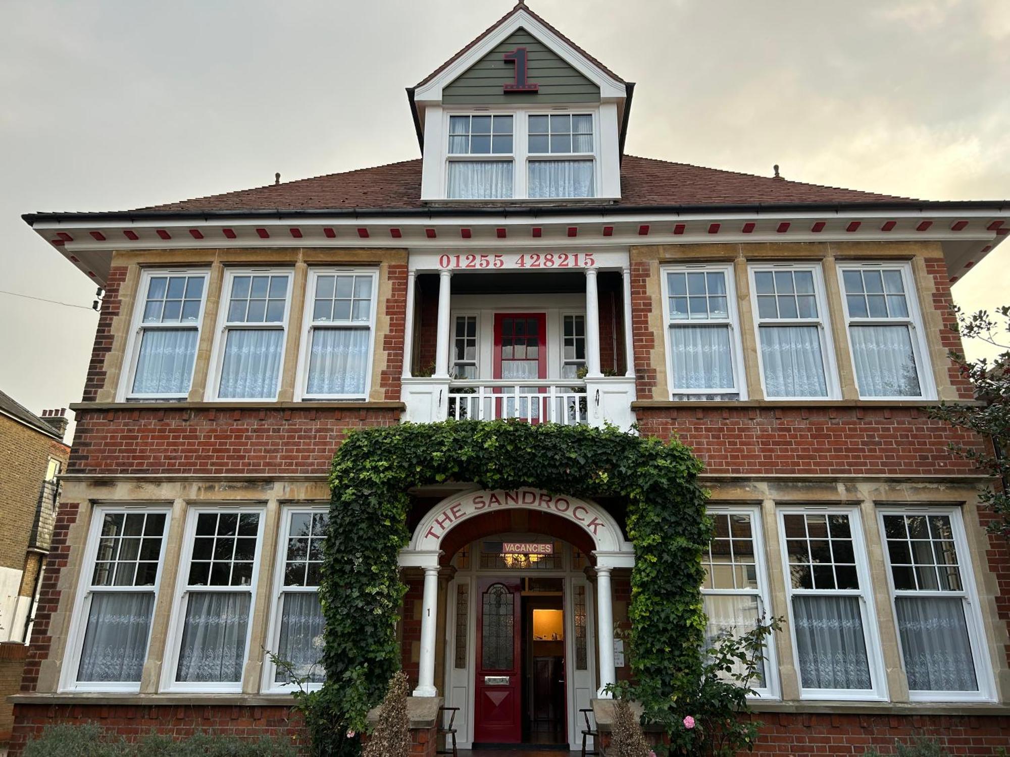 The Sandrock Clacton-on-Sea Extérieur photo
