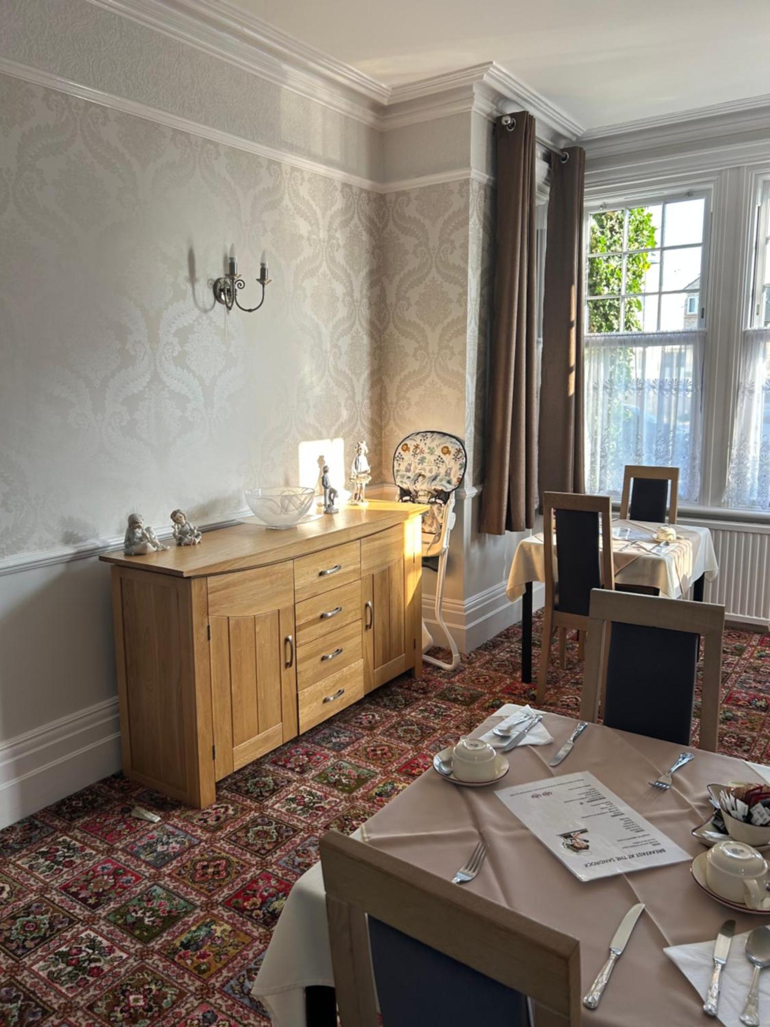 The Sandrock Clacton-on-Sea Extérieur photo
